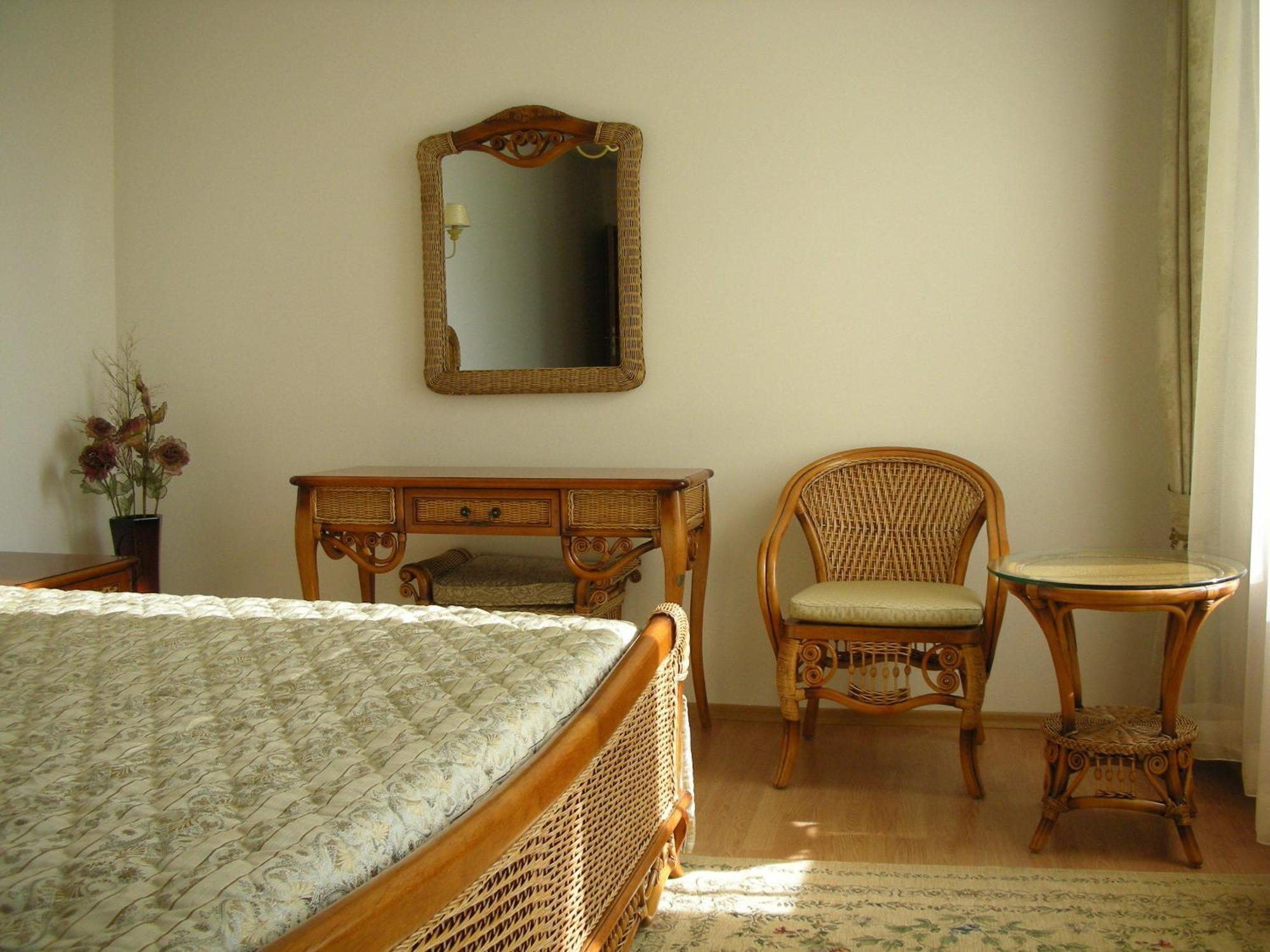 Oasis Suites Apartments And Studios Равда Экстерьер фото