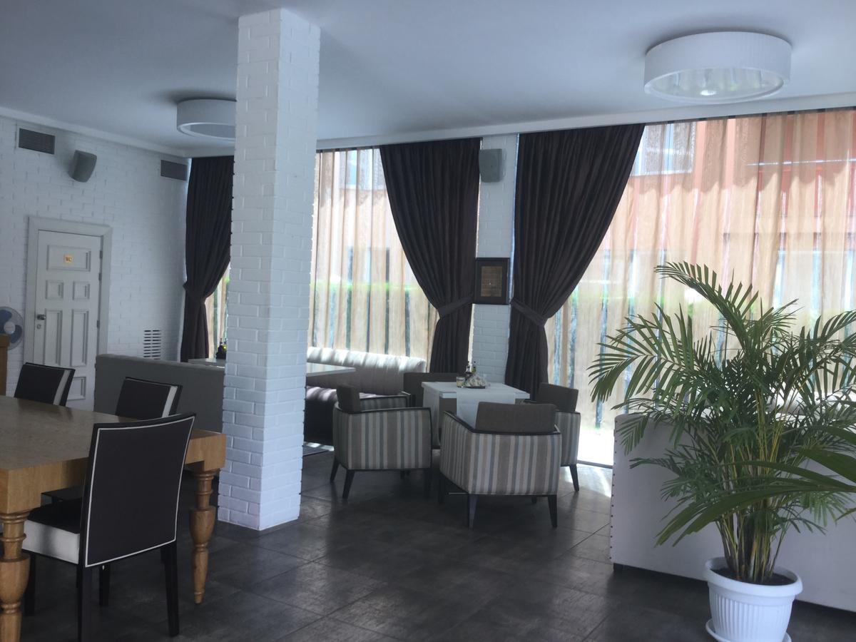 Oasis Suites Apartments And Studios Равда Экстерьер фото
