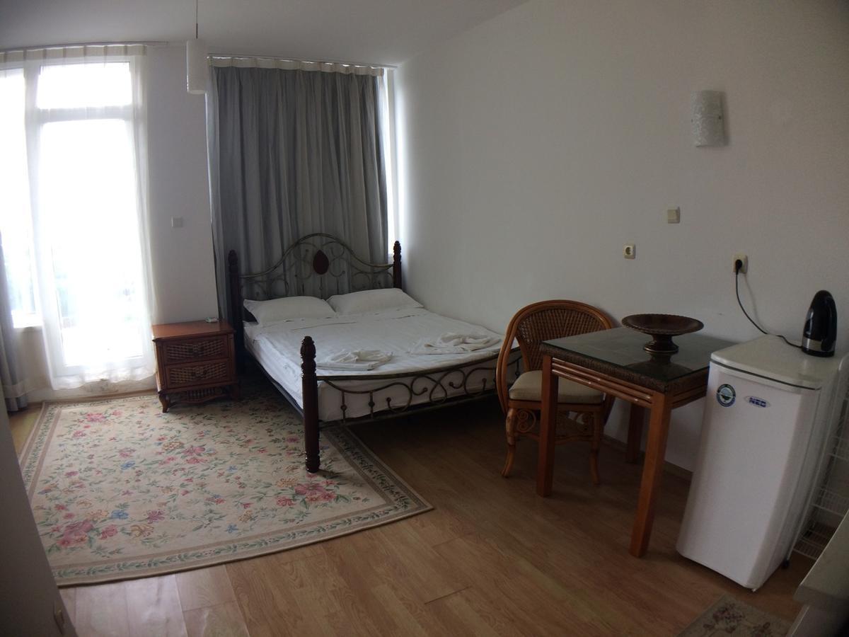 Oasis Suites Apartments And Studios Равда Экстерьер фото