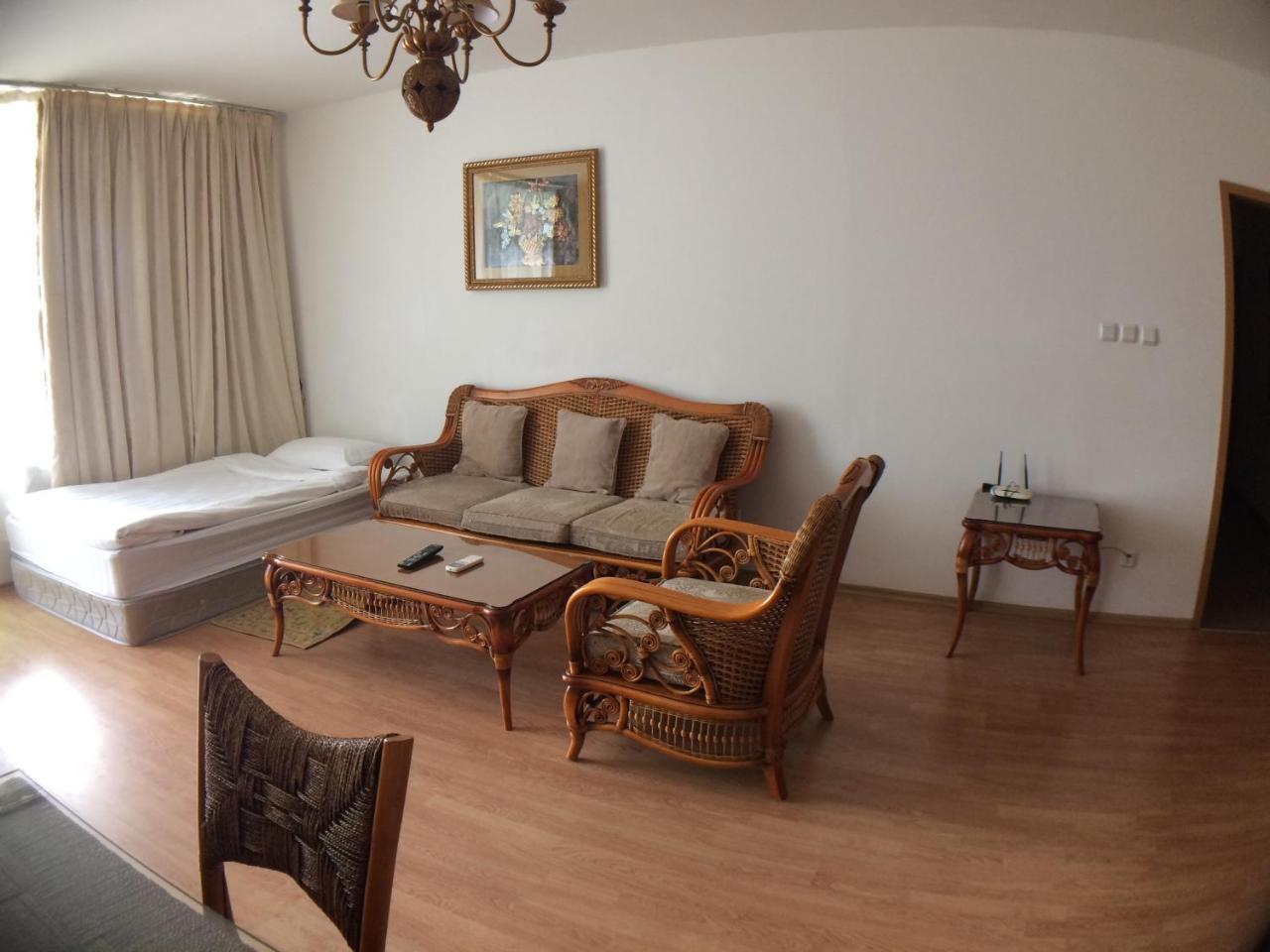 Oasis Suites Apartments And Studios Равда Экстерьер фото