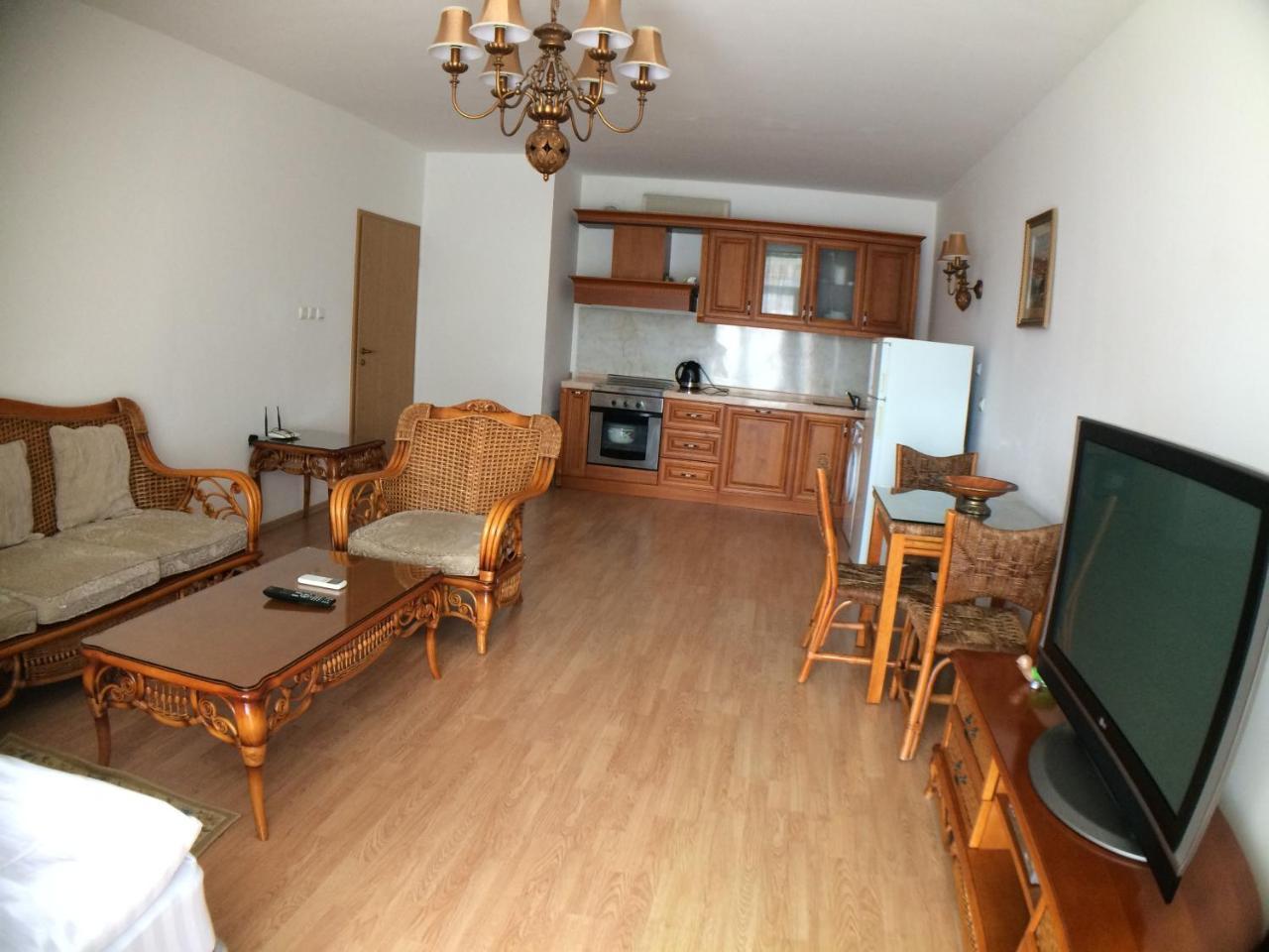 Oasis Suites Apartments And Studios Равда Экстерьер фото